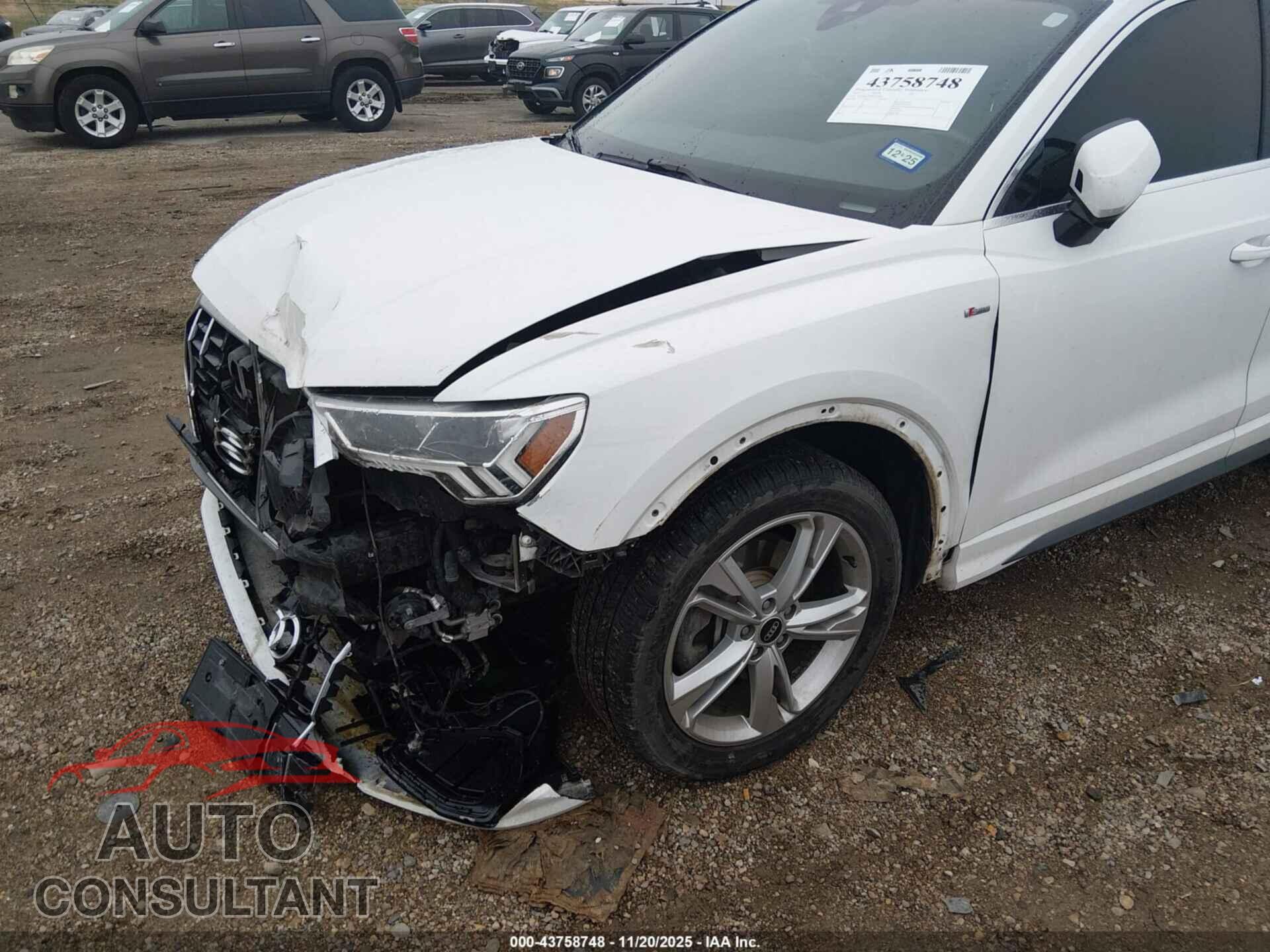 AUDI Q3 2022 - WA1EECF38N1046018