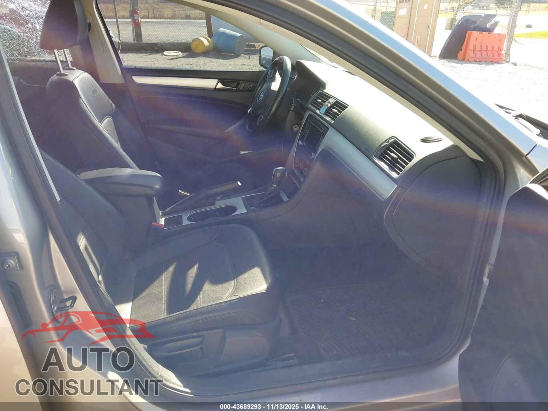 VOLKSWAGEN PASSAT 2013 - 1VWBN7A35DC044394