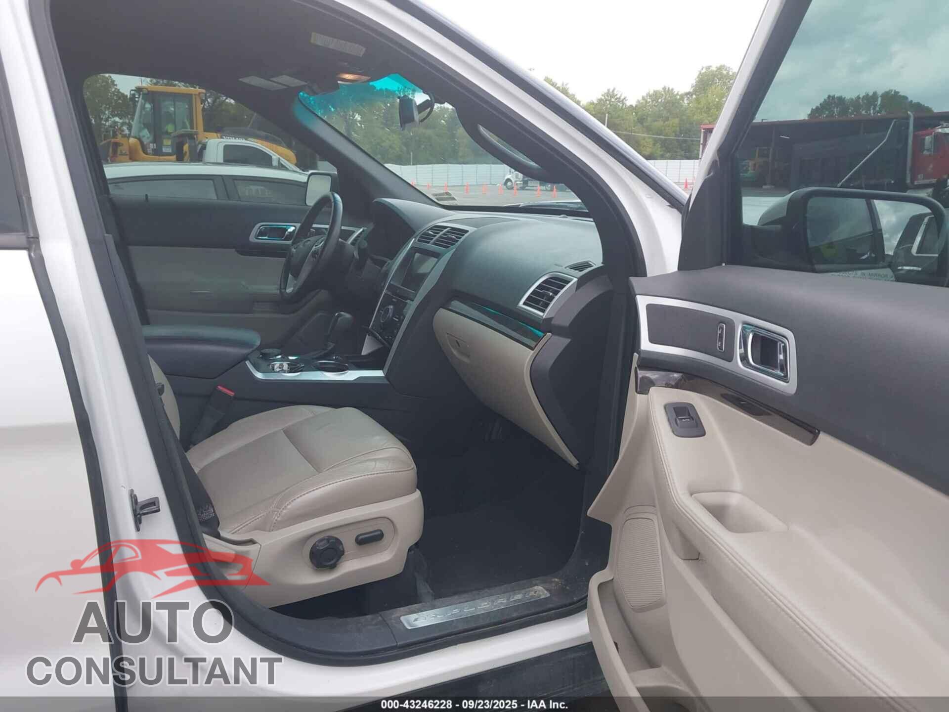 FORD EXPLORER 2011 - 1FMHK8F83BGA82157
