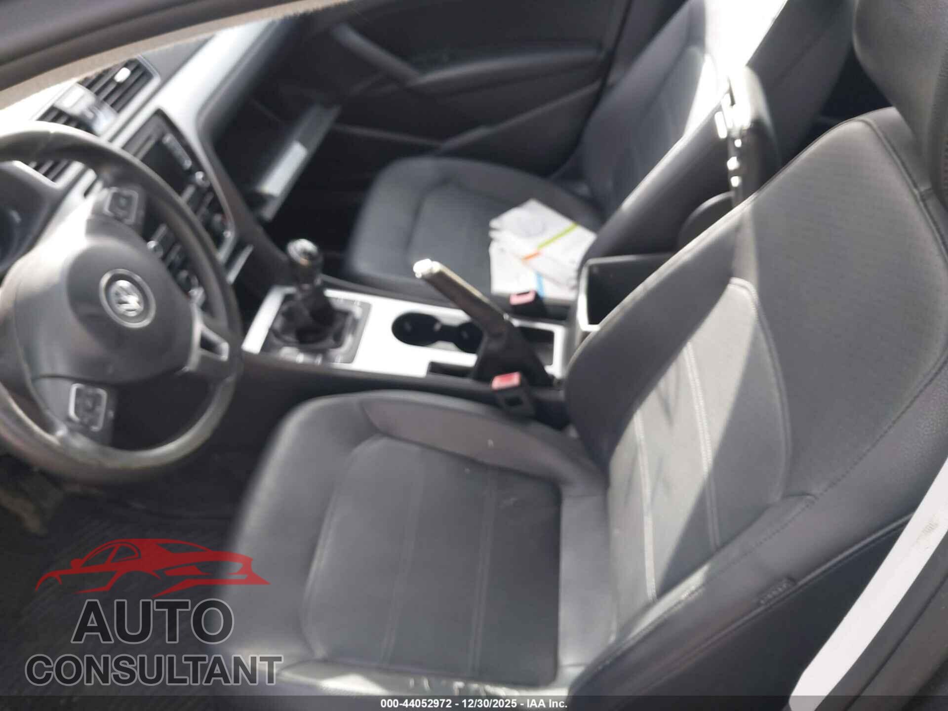 VOLKSWAGEN PASSAT 2013 - 1VWBN7A33DC018408