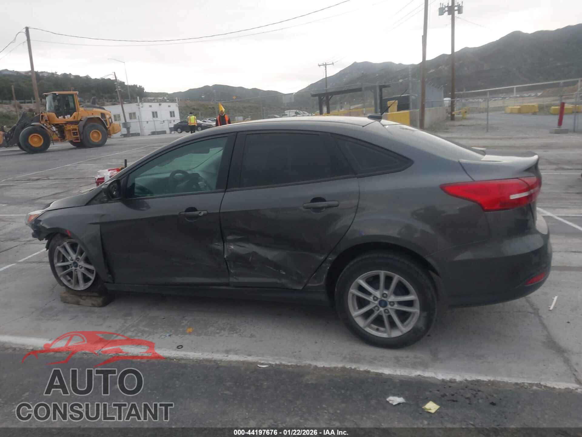 FORD FOCUS 2018 - 1FADP3F21JL251073