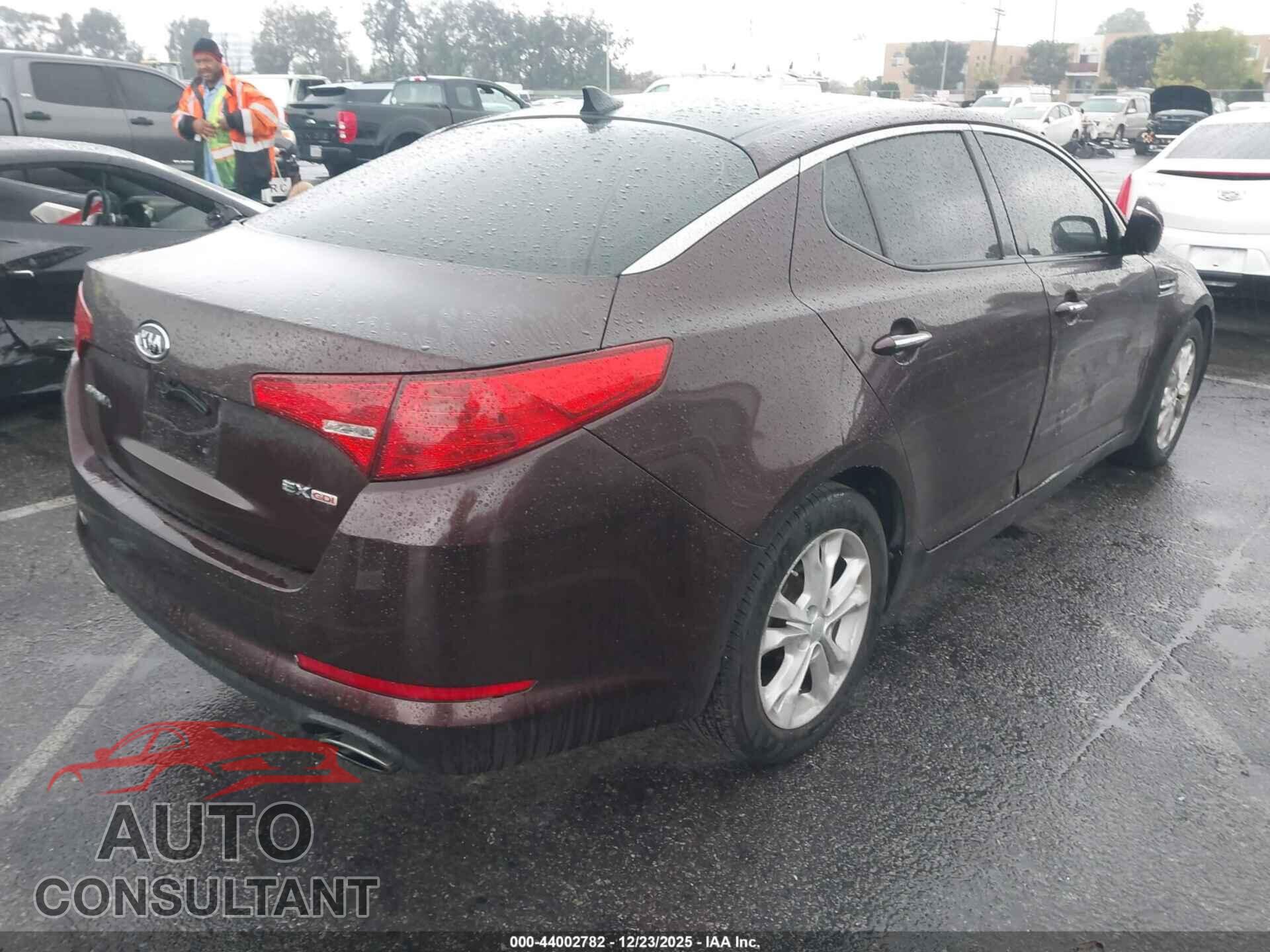 KIA OPTIMA 2011 - KNAGN4A79B5065256