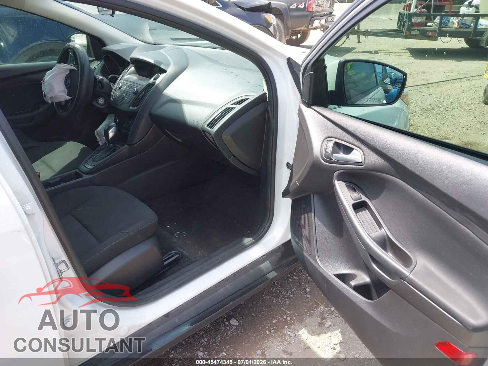 FORD FOCUS 2018 - 1FADP3F25JL300615