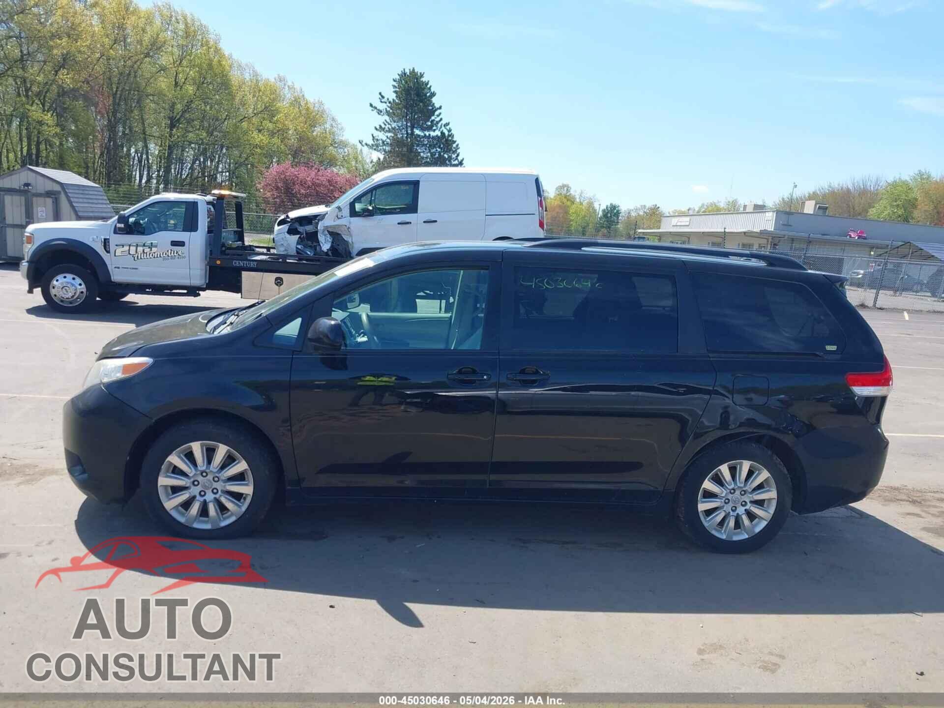 TOYOTA SIENNA 2011 - 5TDJK3DC1BS022898