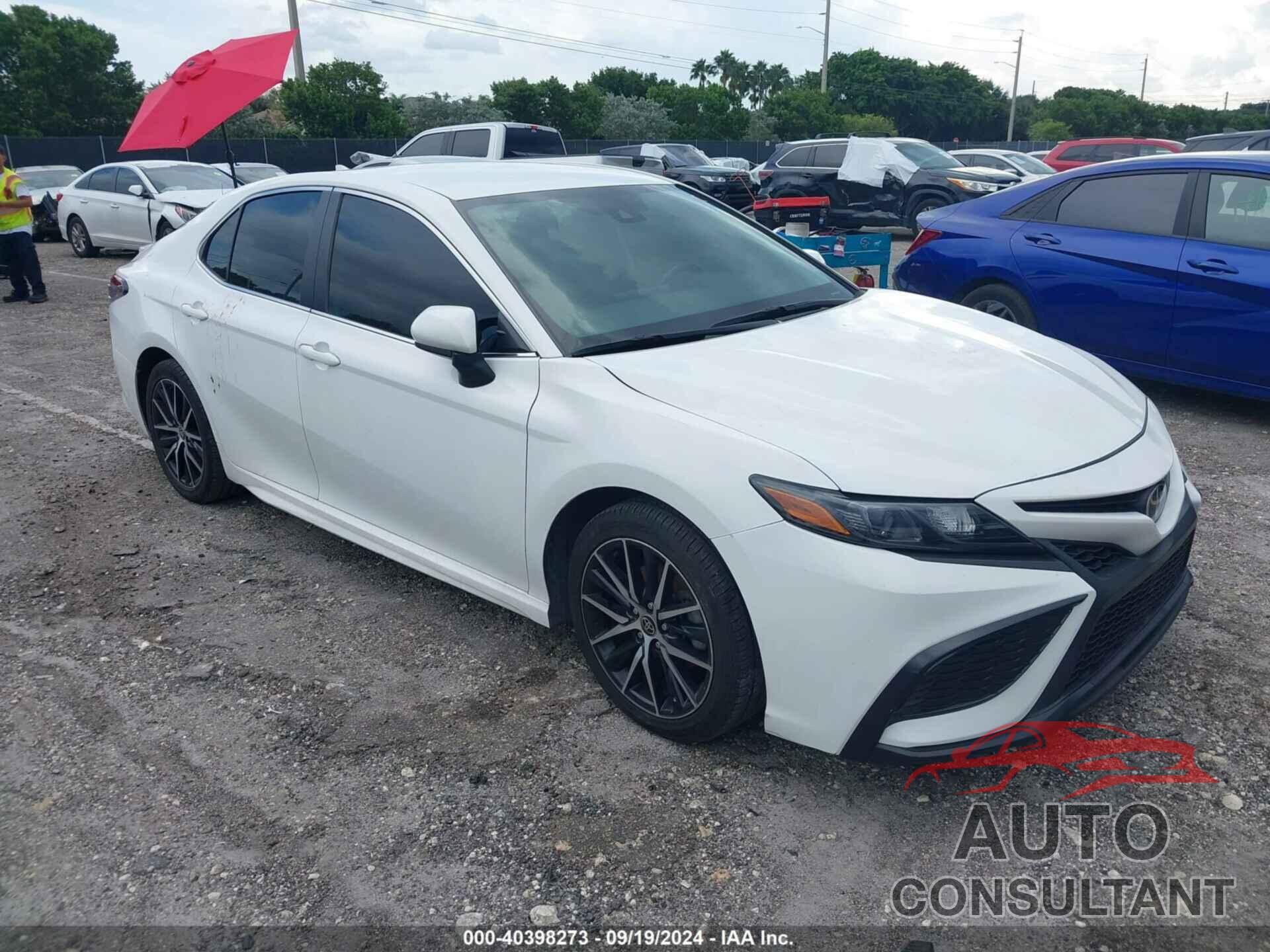 TOYOTA CAMRY 2021 - 4T1G11AK0MU593838