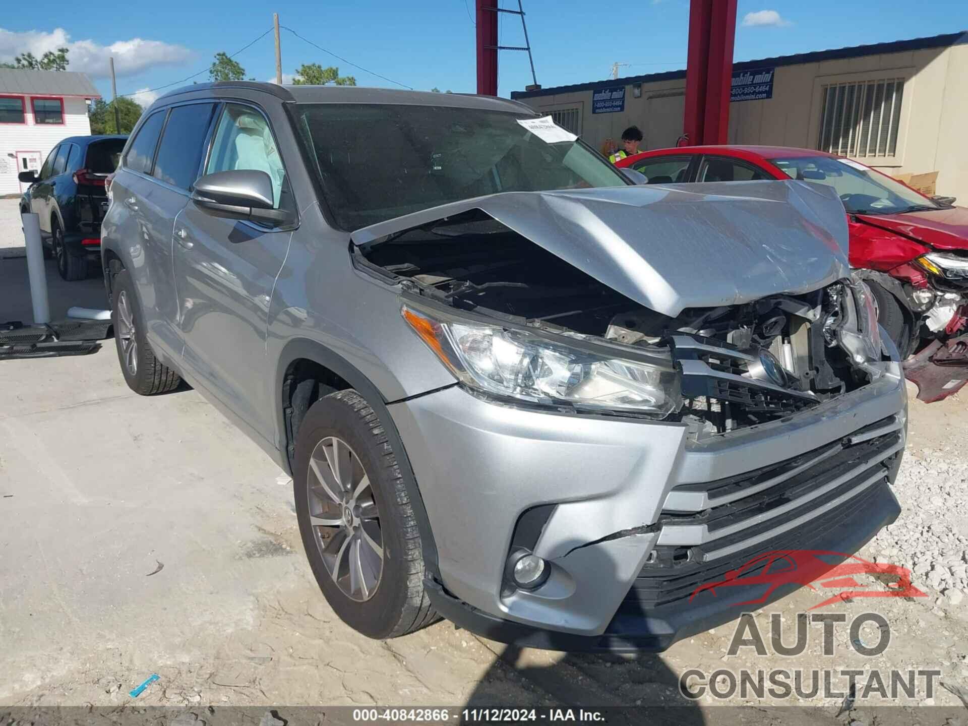 TOYOTA HIGHLANDER 2018 - 5TDKZRFH0JS537045