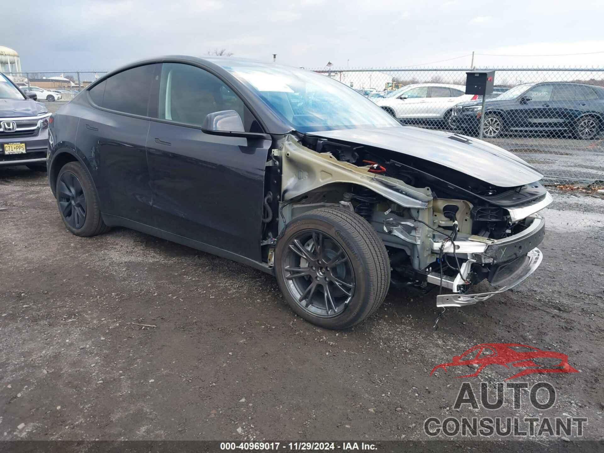 TESLA MODEL Y 2024 - 7SAYGAEE0RF111500