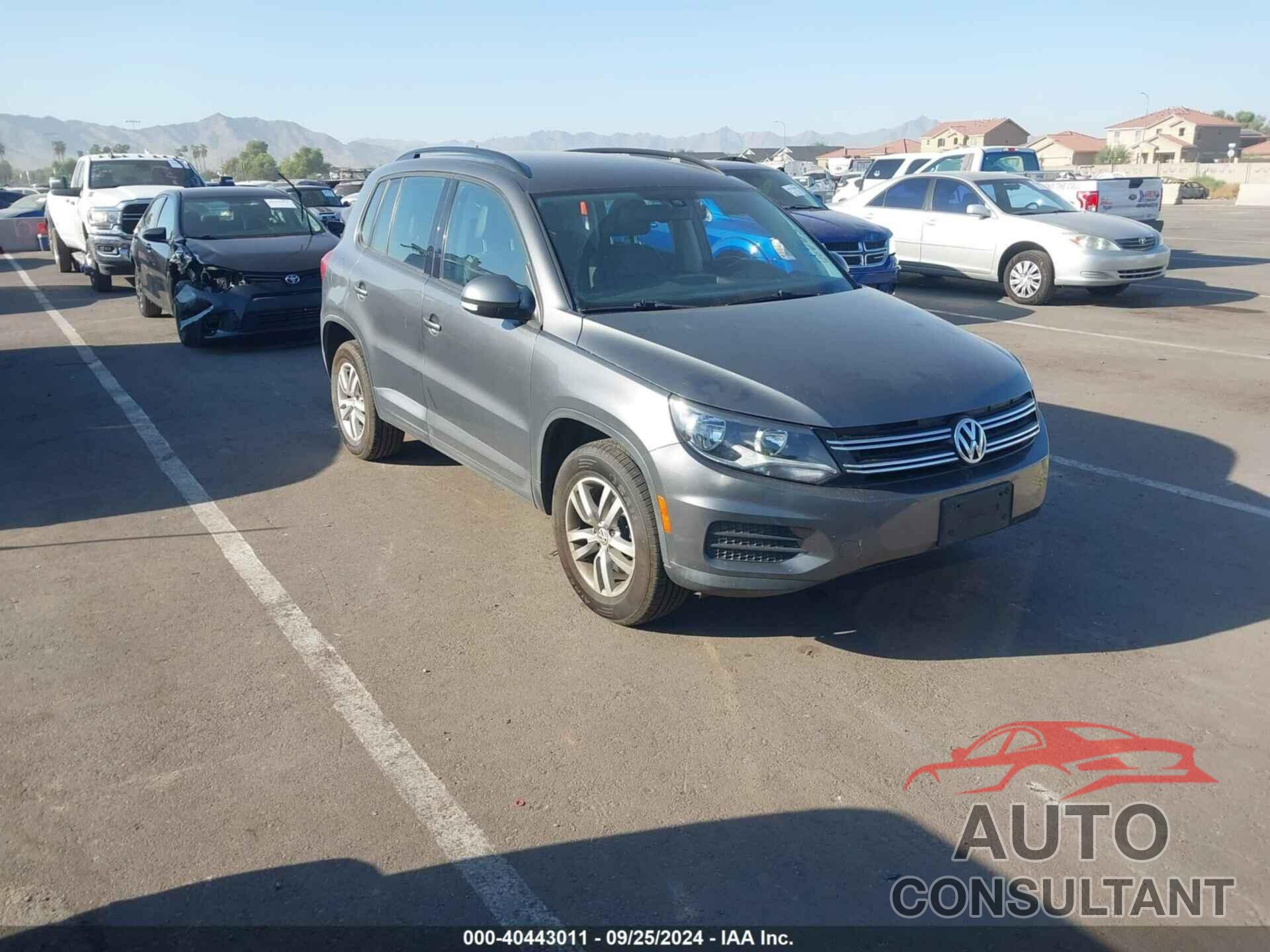 VOLKSWAGEN TIGUAN 2016 - WVGBV7AX9GW512471