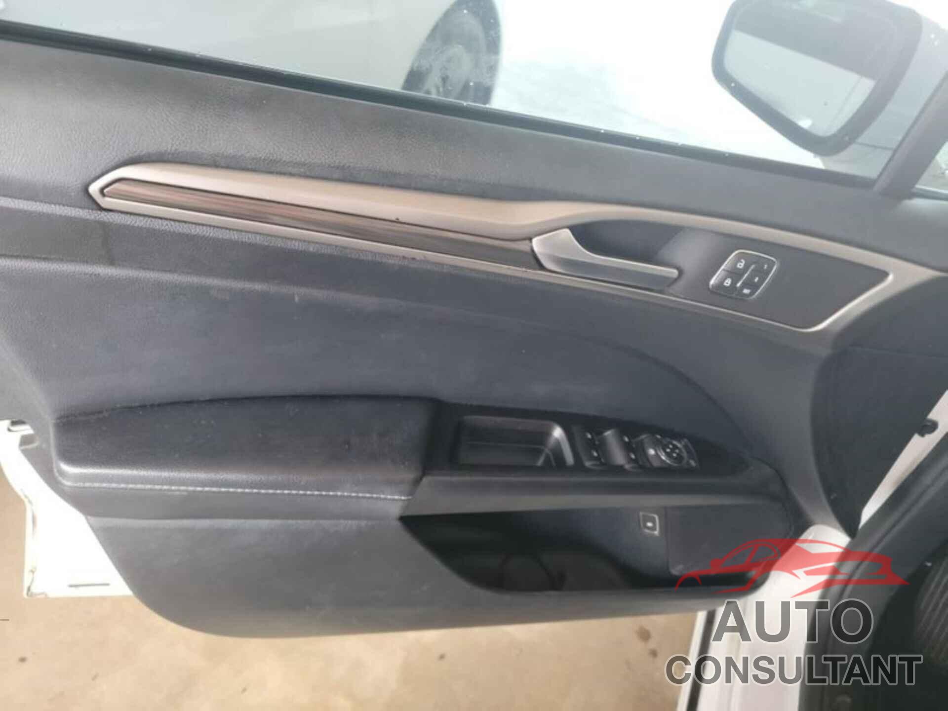 FORD FUSION HYBRID 2018 - 3FA6P0LU0JR278652