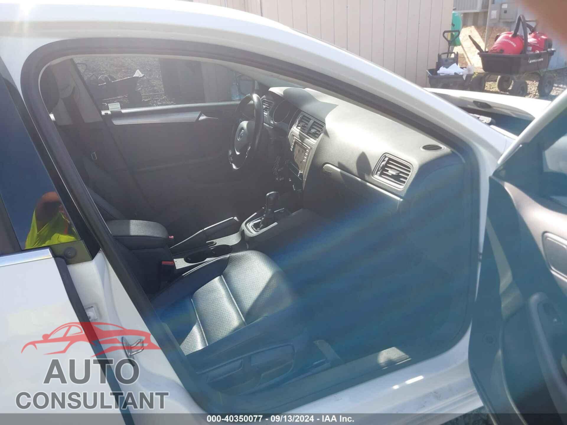 VOLKSWAGEN JETTA 2017 - 3VWDB7AJ2HM270400