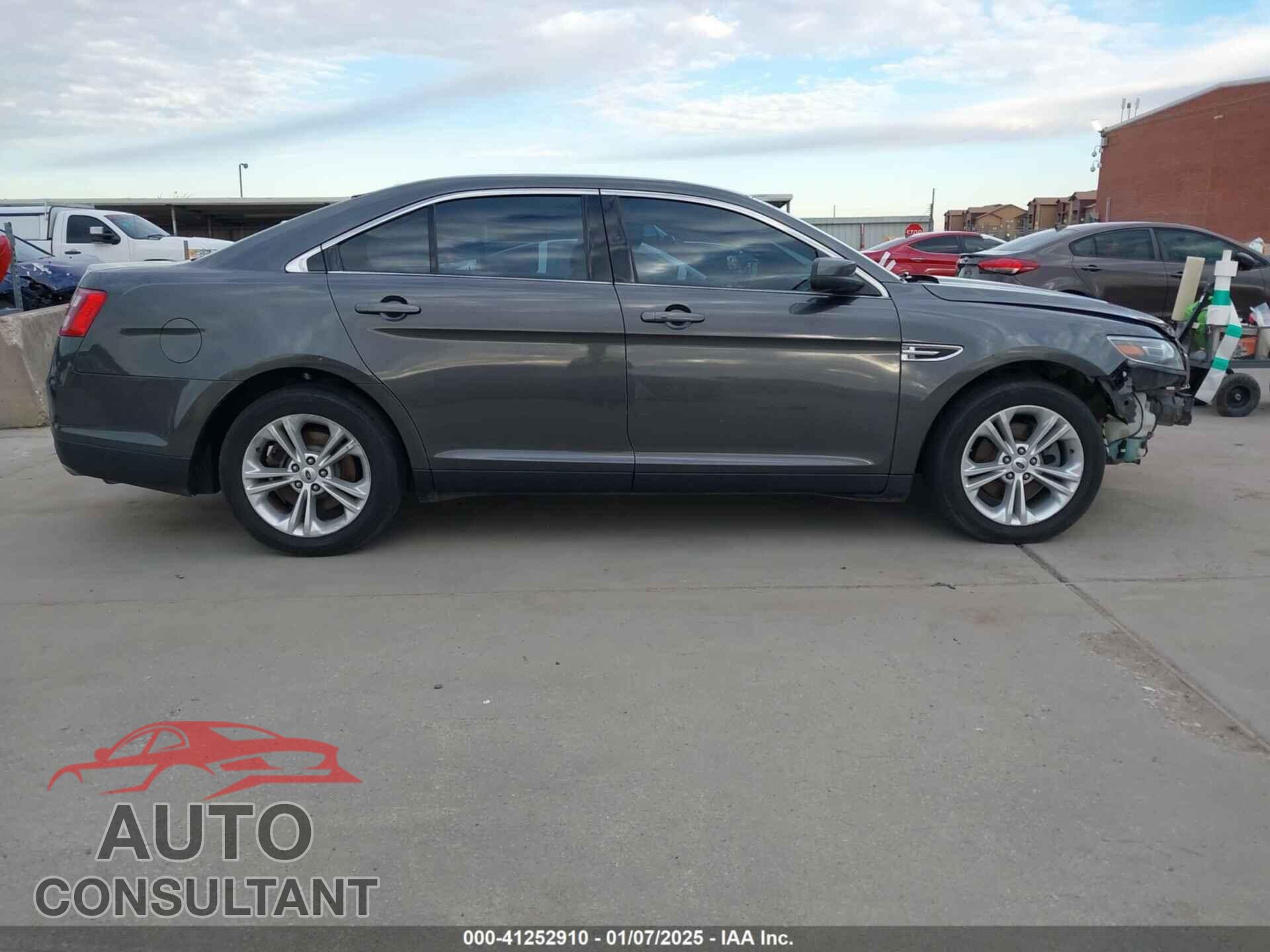 FORD TAURUS 2017 - 1FAHP2E80HG129843