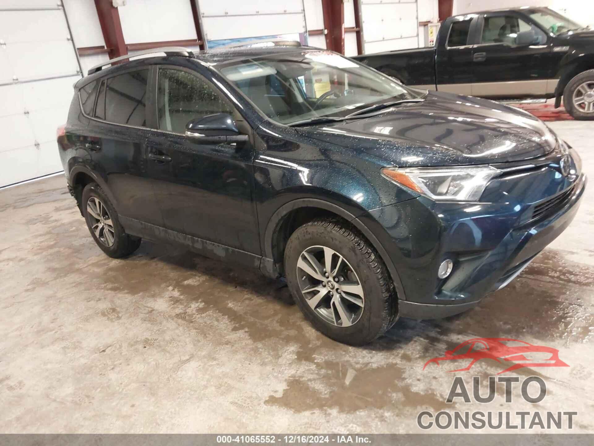 TOYOTA RAV4 2018 - JTMRFREV9JJ220618