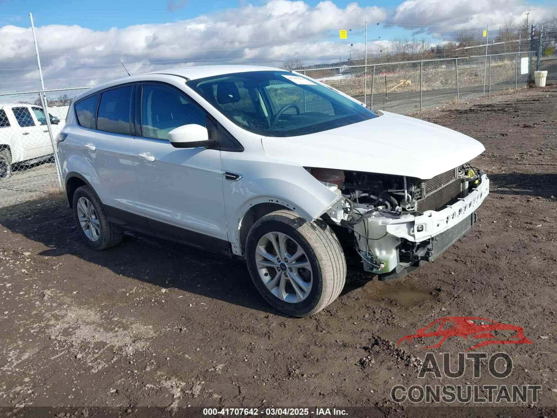 FORD ESCAPE 2017 - 1FMCU9GD9HUB08731