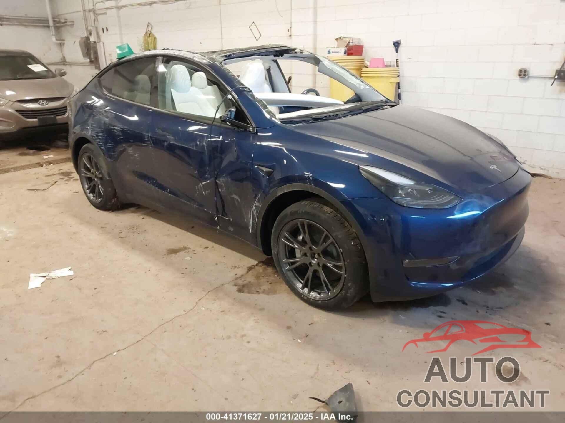 TESLA MODEL Y 2025 - 7SAYGDEE4SF216077