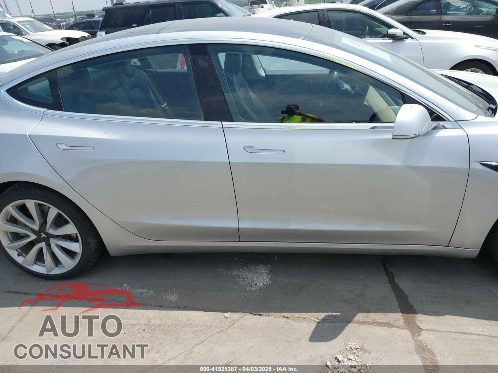 TESLA MODEL 3 2018 - 5YJ3E1EAXJF060683