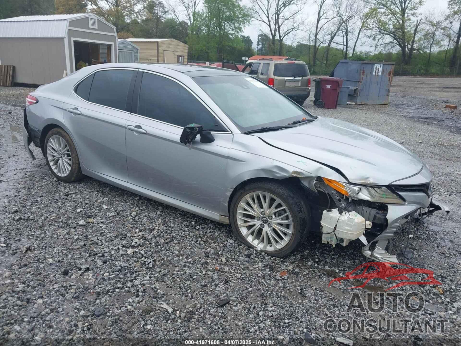 TOYOTA CAMRY 2018 - 4T1B11HK4JU024843