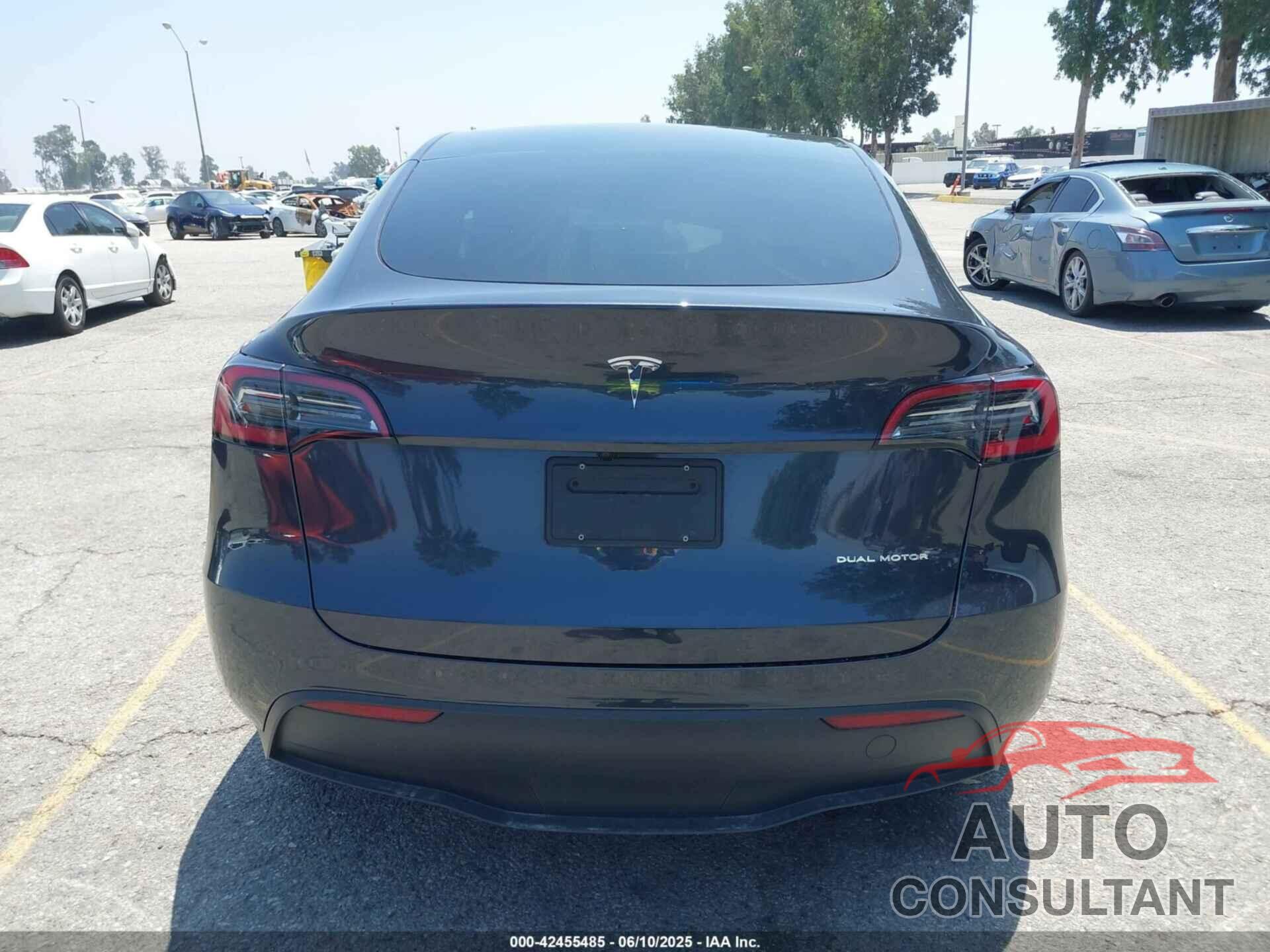 TESLA MODEL Y 2025 - 7SAYGDEE1SF283932
