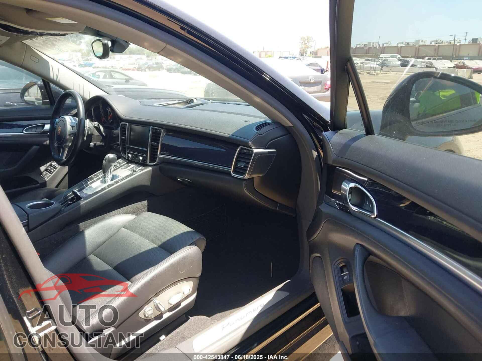 PORSCHE PANAMERA 2015 - WP0AA2A77FL003476