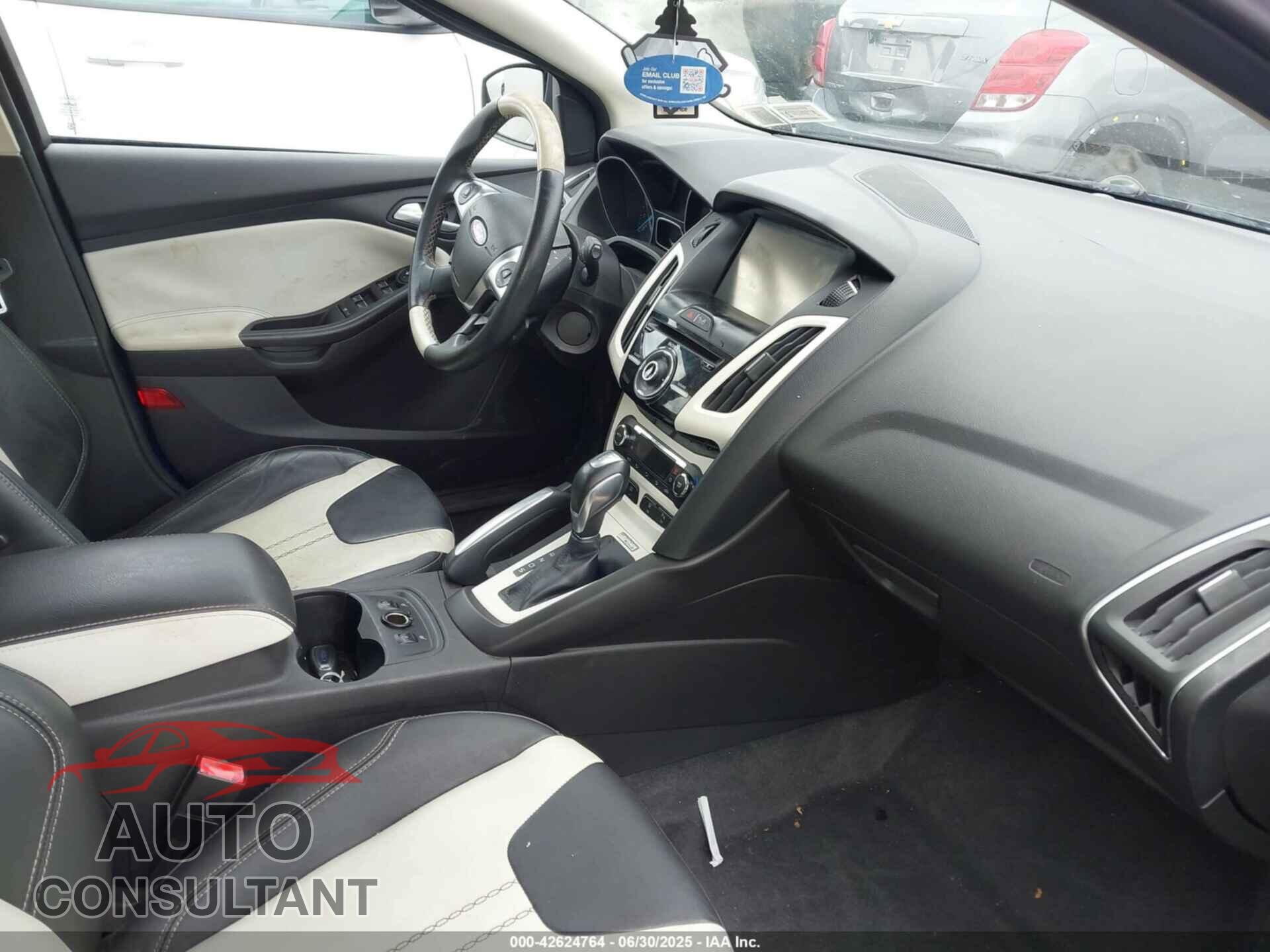 FORD FOCUS 2012 - 1FAHP3N24CL283473