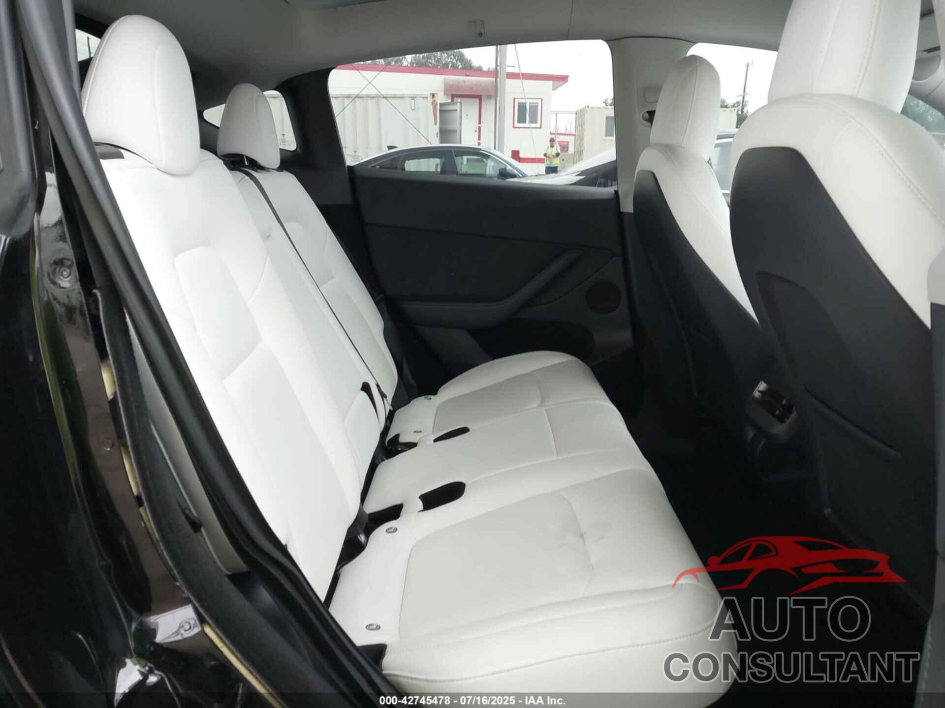 TESLA MODEL Y 2023 - 7SAYGDEF2PF659490