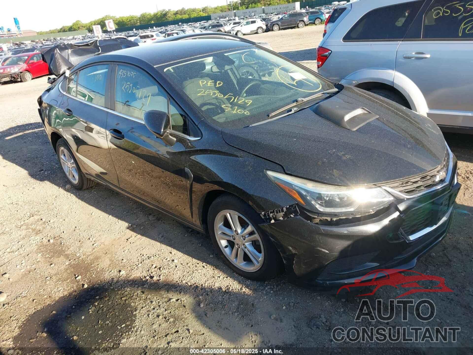 CHEVROLET CRUZE 2018 - 1G1BE5SM0J7133902