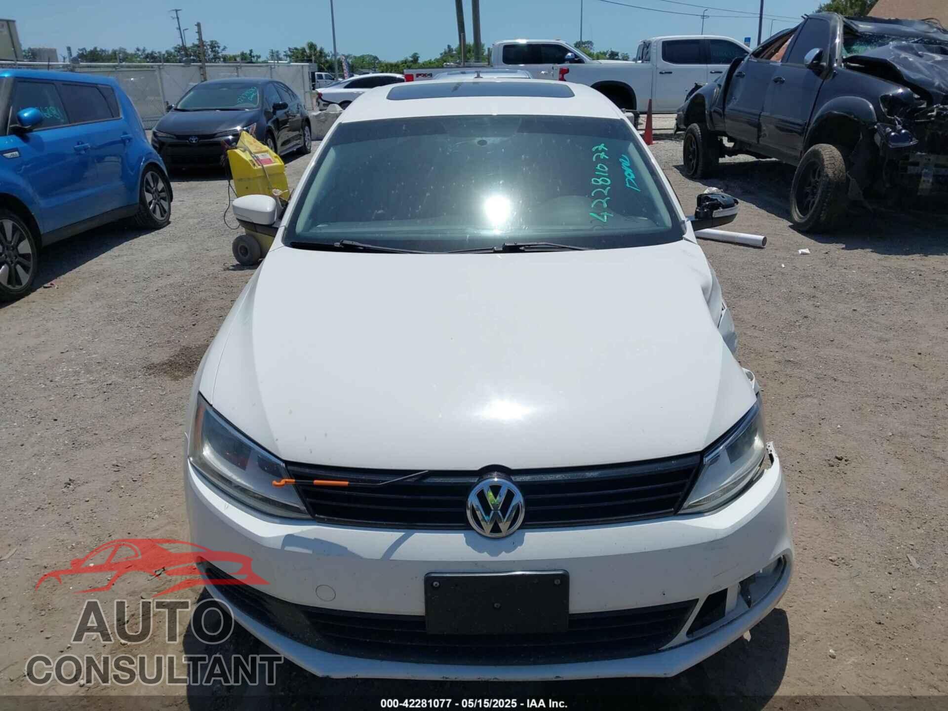 VOLKSWAGEN JETTA 2012 - 3VWLL7AJ5CM417536