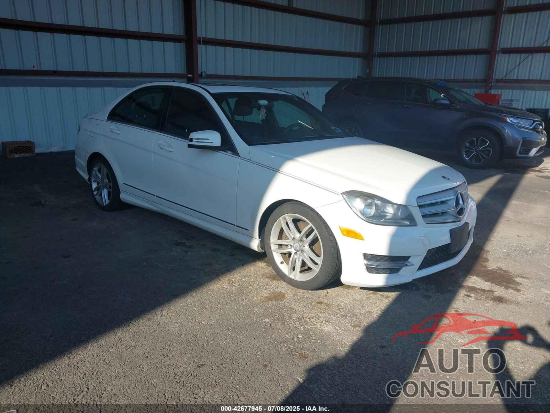 MERCEDES-BENZ C 2013 - WDDGF8AB8DR280429