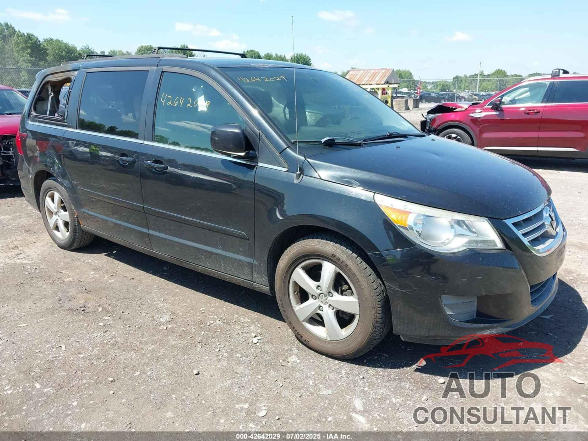 VOLKSWAGEN ROUTAN 2011 - 2V4RW3DG0BR695240
