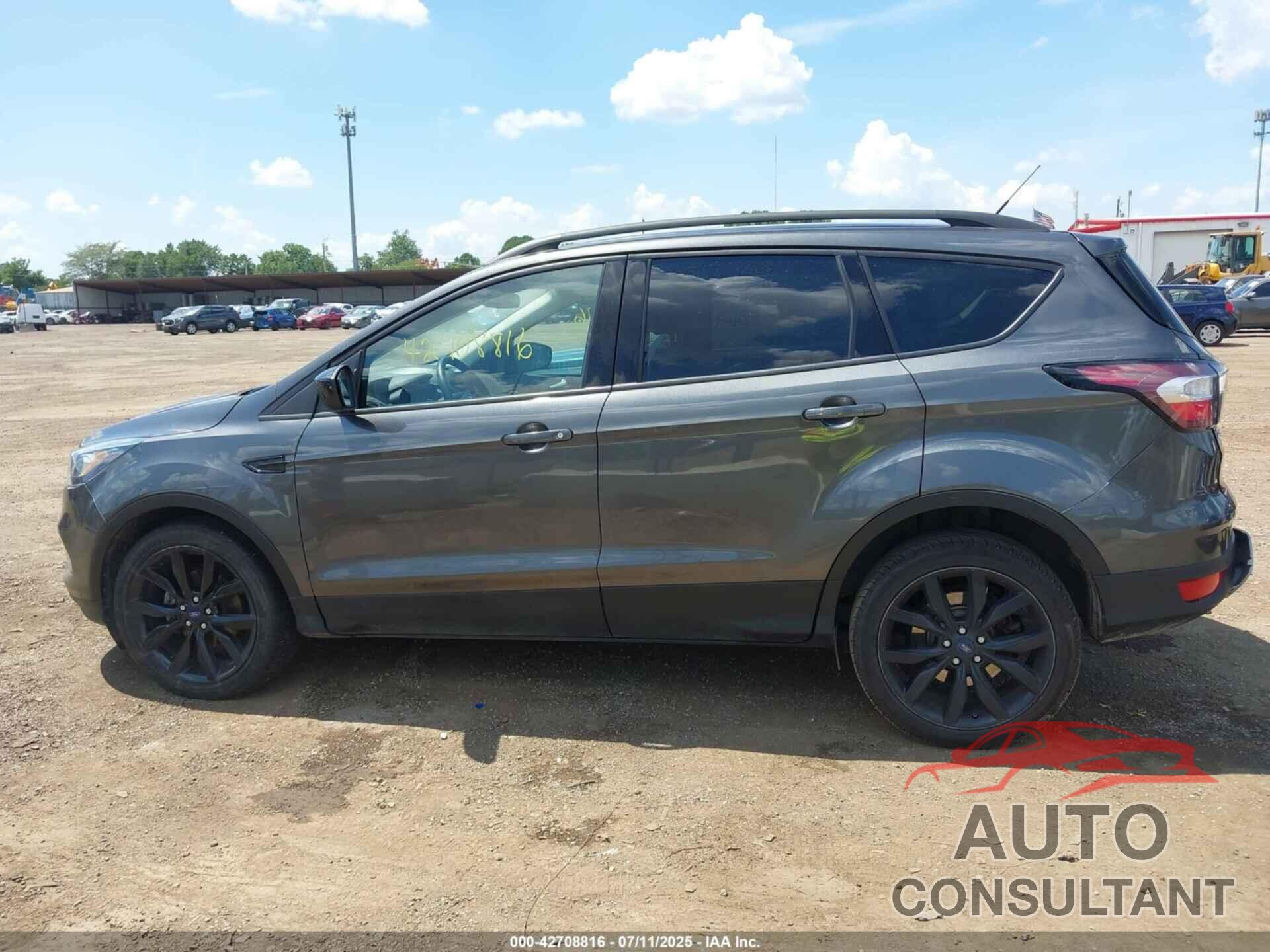FORD ESCAPE 2017 - 1FMCU0GD8HUC09318