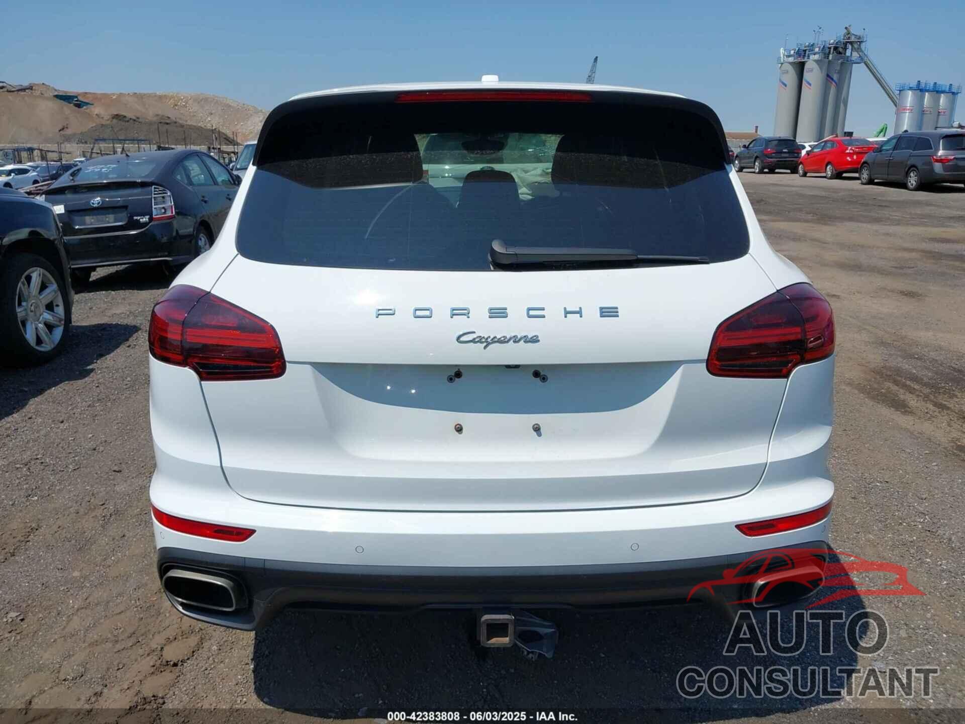PORSCHE CAYENNE 2018 - WP1AA2A28JKA02807