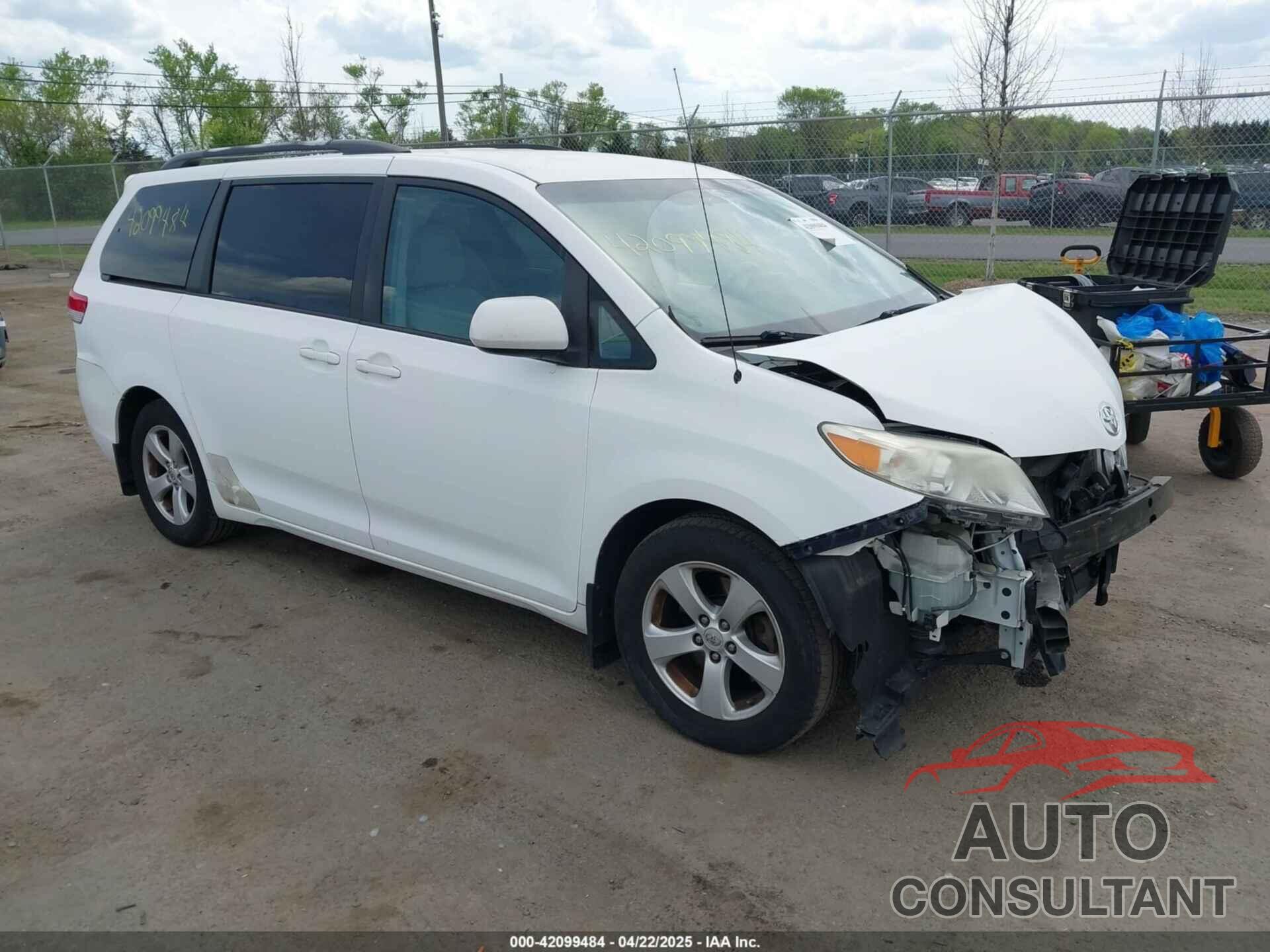 TOYOTA SIENNA 2011 - 5TDKK3DC0BS028826