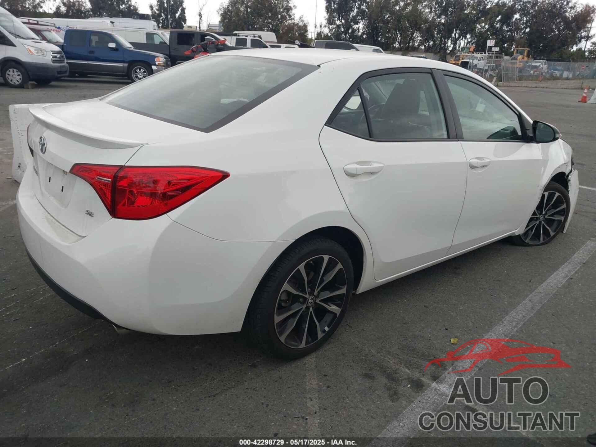 TOYOTA COROLLA 2018 - 5YFBURHEXJP817498