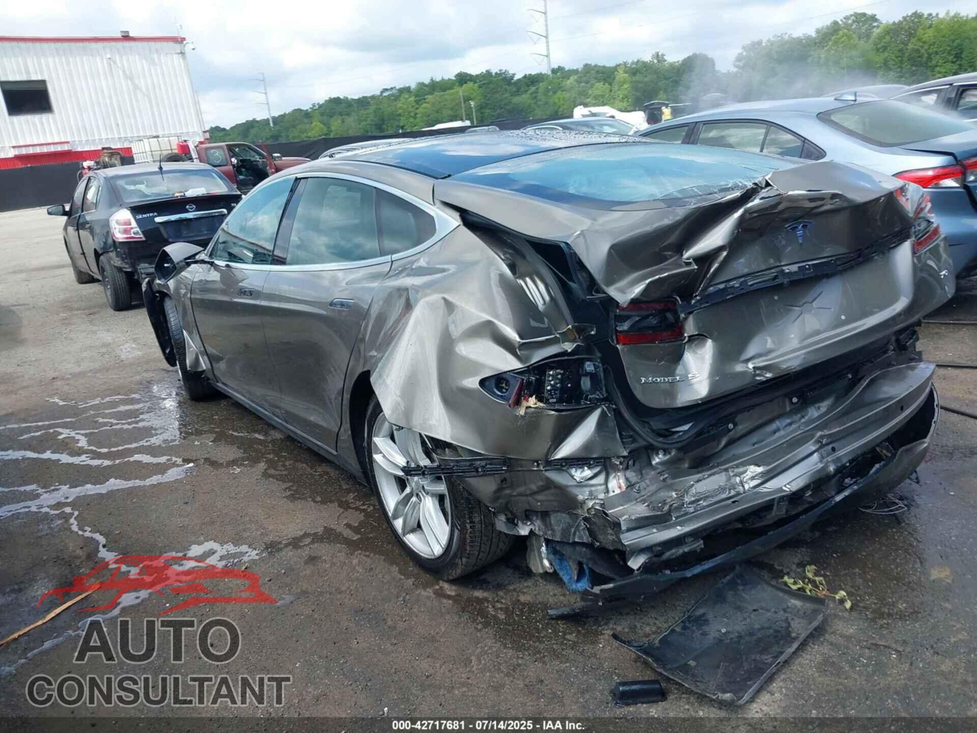 TESLA MODEL S 2015 - 5YJSA1E12FF112483
