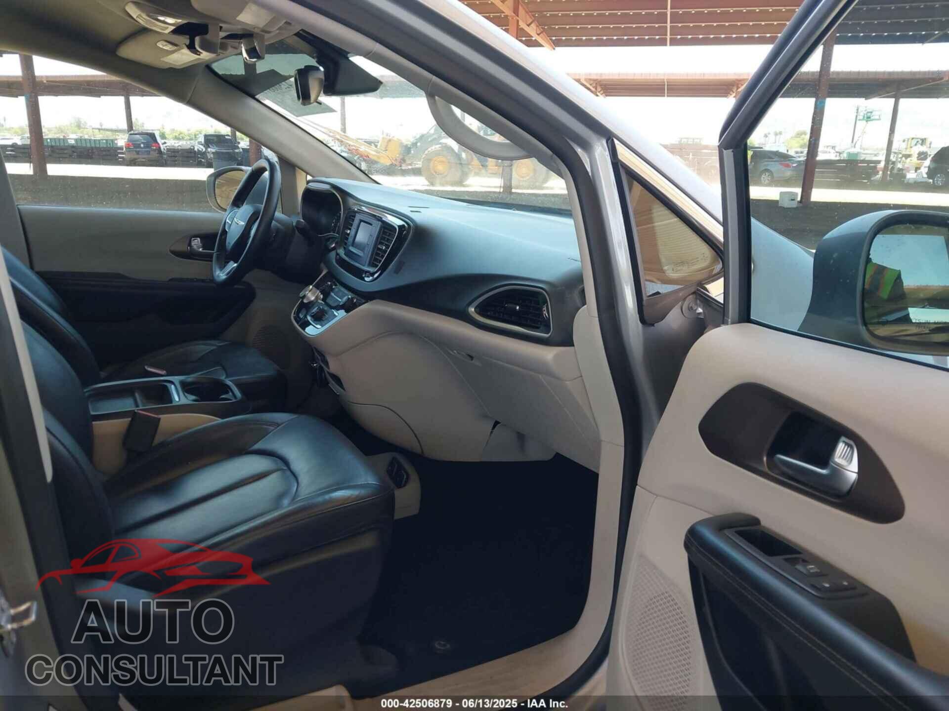 CHRYSLER PACIFICA 2017 - 2C4RC1BG2HR702336