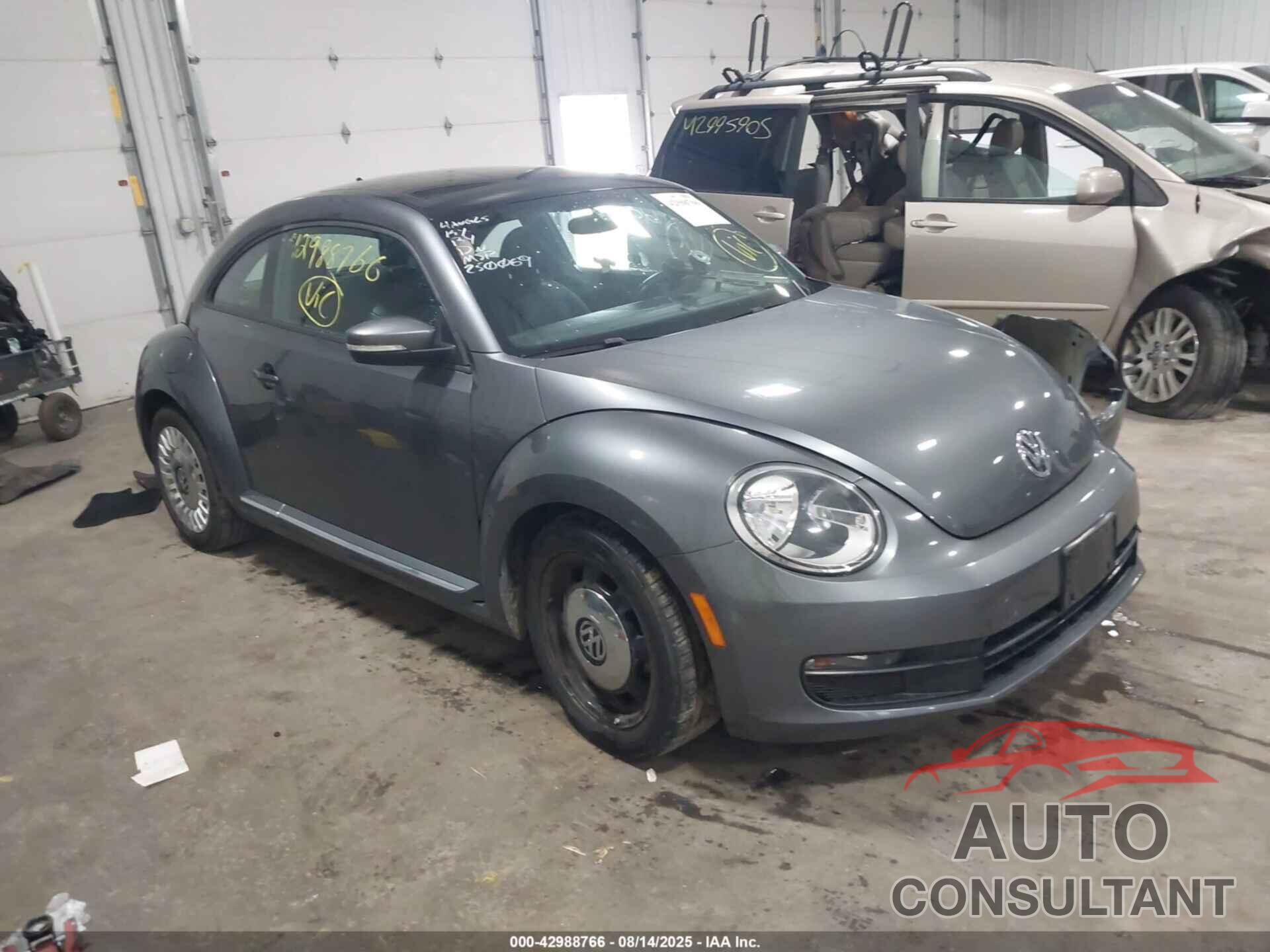 VOLKSWAGEN BEETLE 2015 - 3VWJ17AT9FM621081