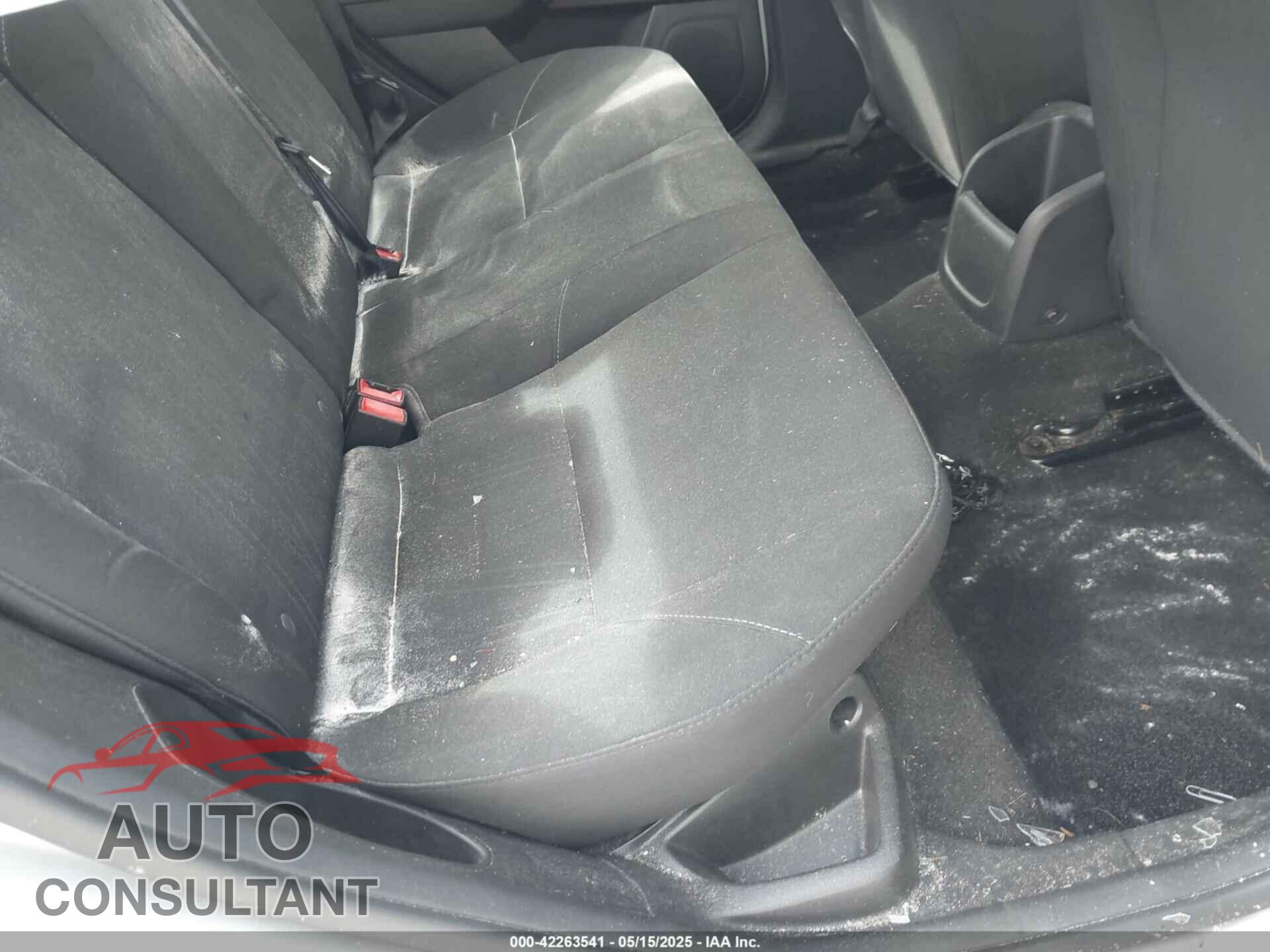 FORD FOCUS 2017 - 1FADP3E22HL338220