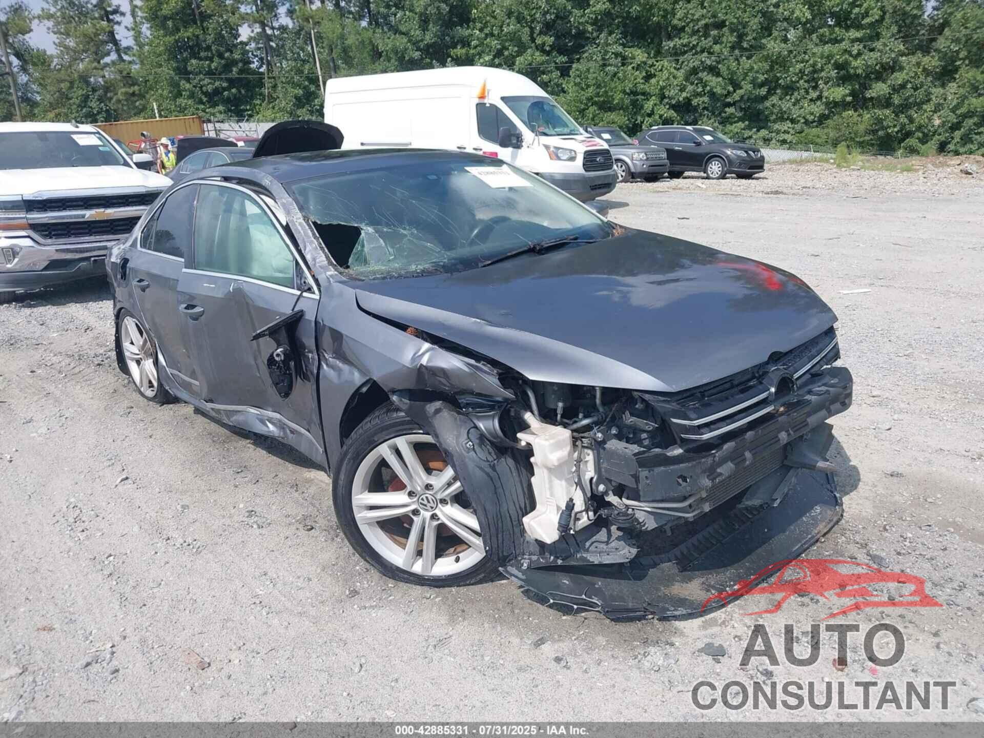 VOLKSWAGEN PASSAT 2015 - 1VWCV7A33FC051772