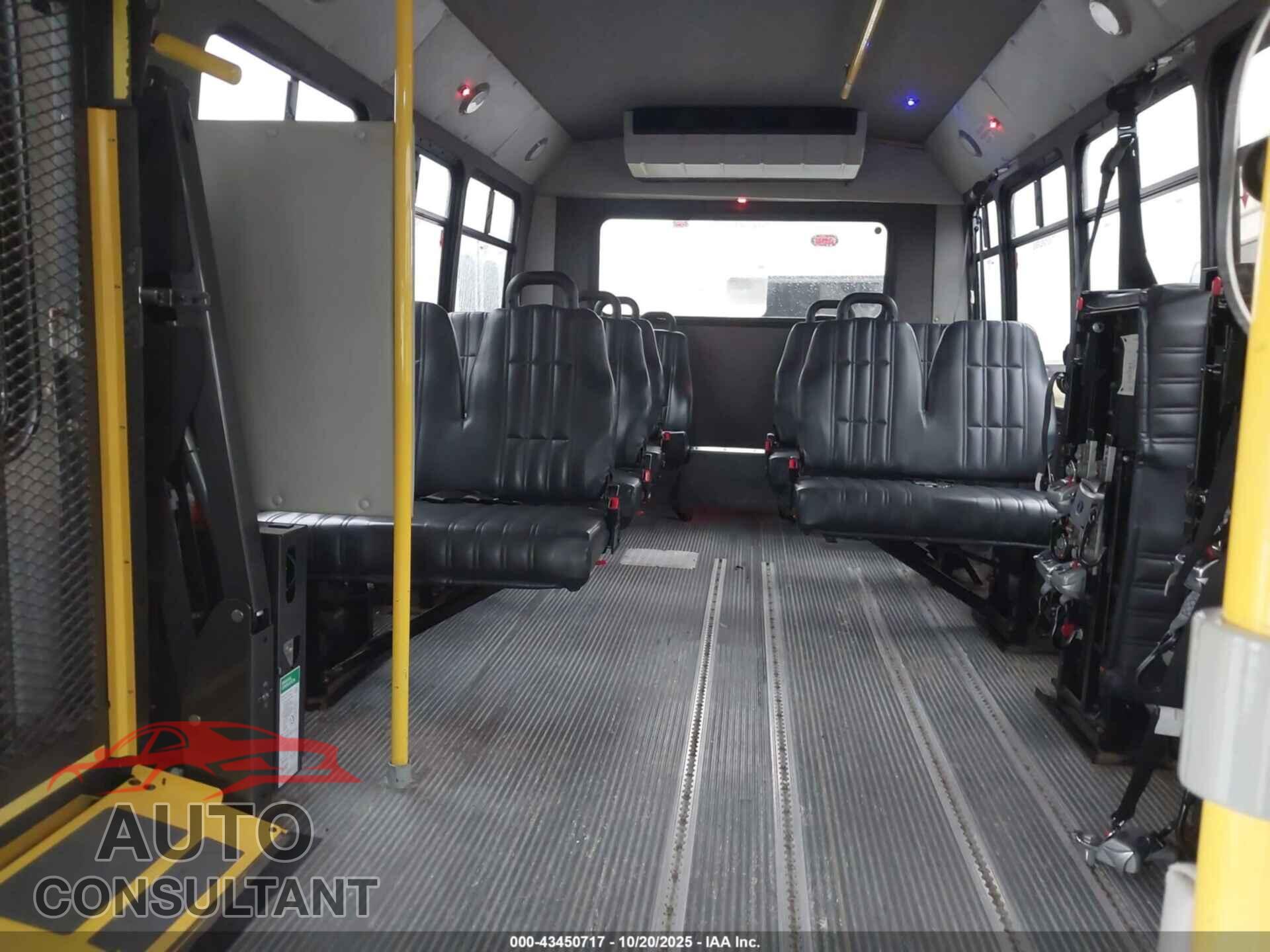 FORD E-450 CUTAWAY 2018 - 1FDFE4FS0JDC17453