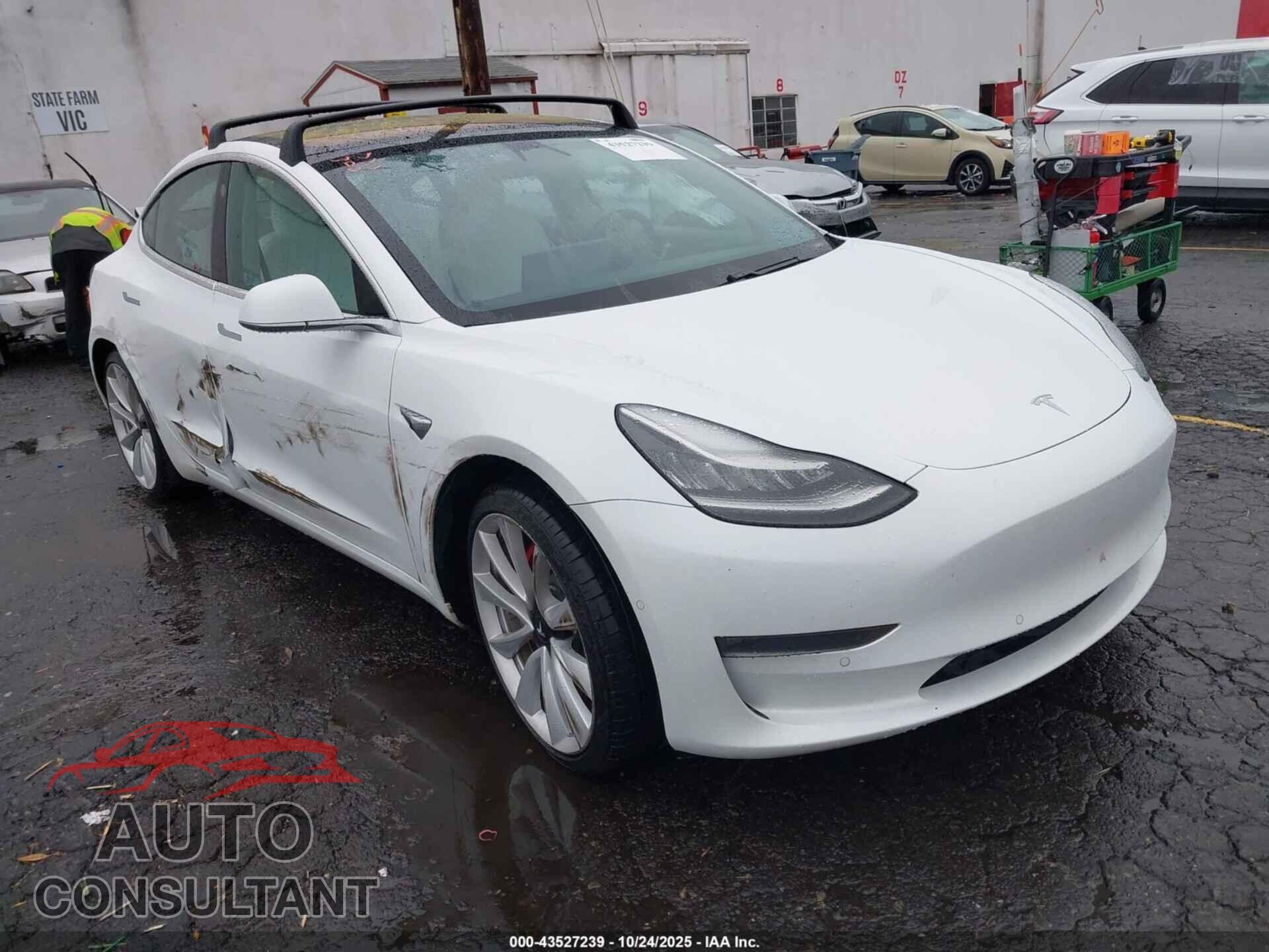 TESLA MODEL 3 2018 - 5YJ3E1EB8JF081475