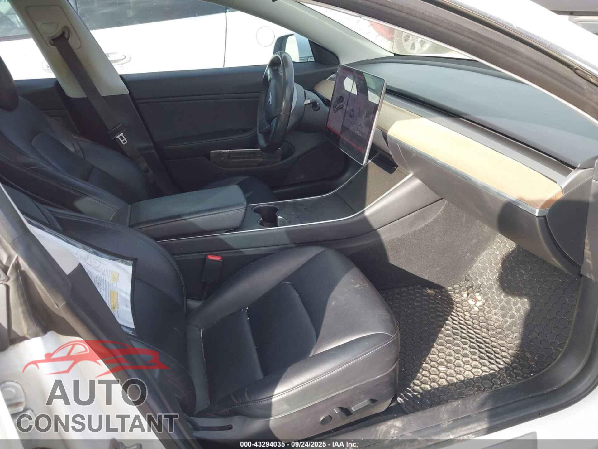 TESLA MODEL 3 2018 - 5YJ3E1EB3JF121946