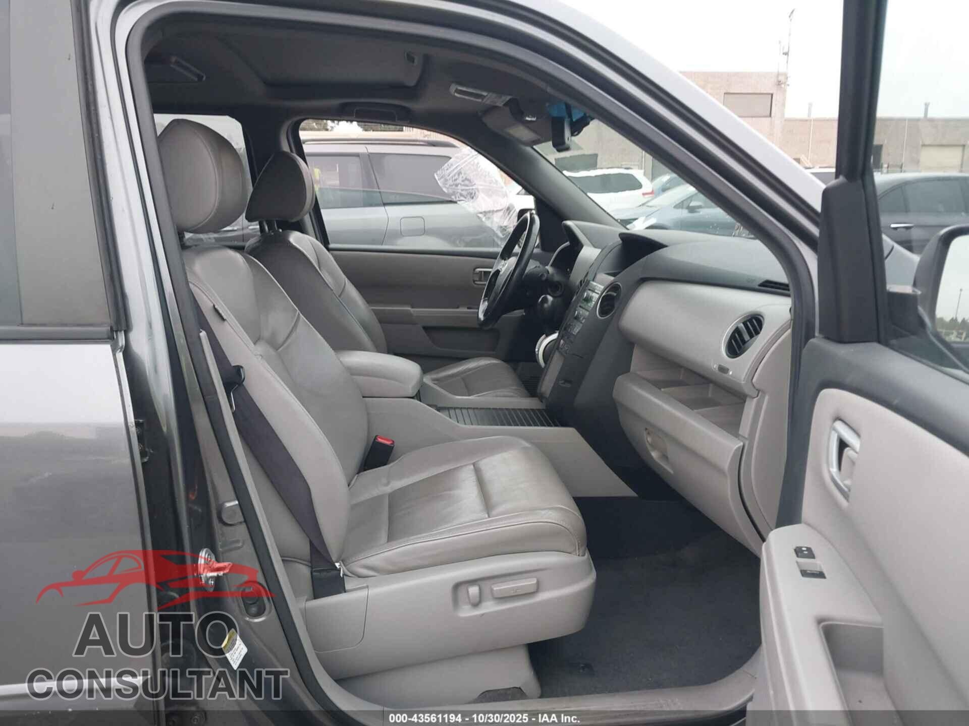 HONDA PILOT 2011 - 5FNYF4H61BB083475