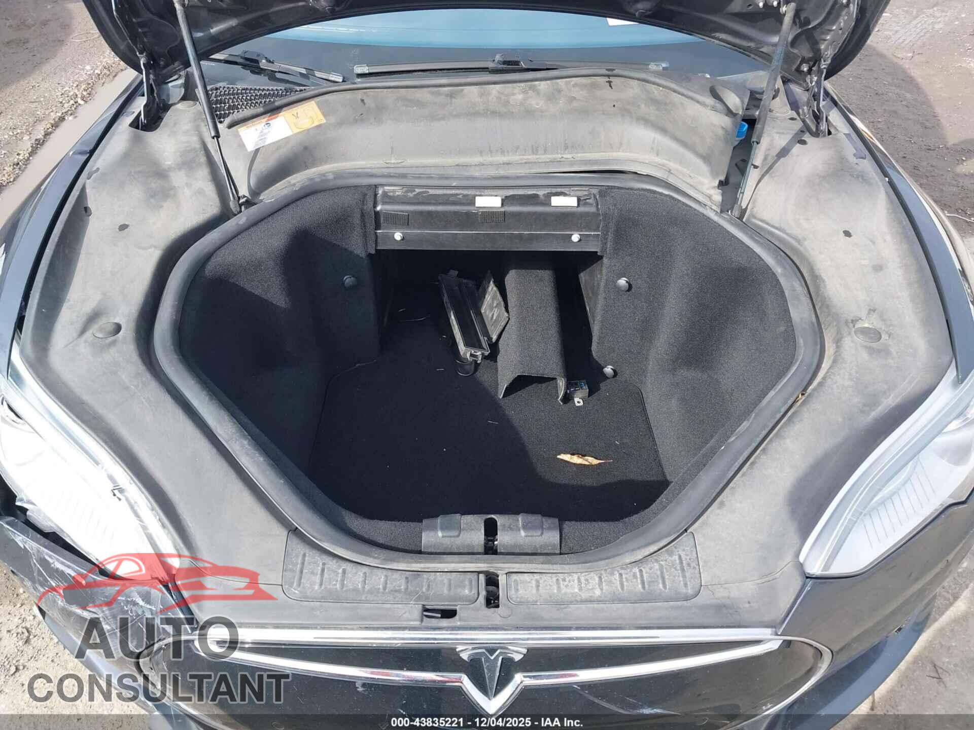 TESLA MODEL S 2015 - 5YJSA1E12FF118221