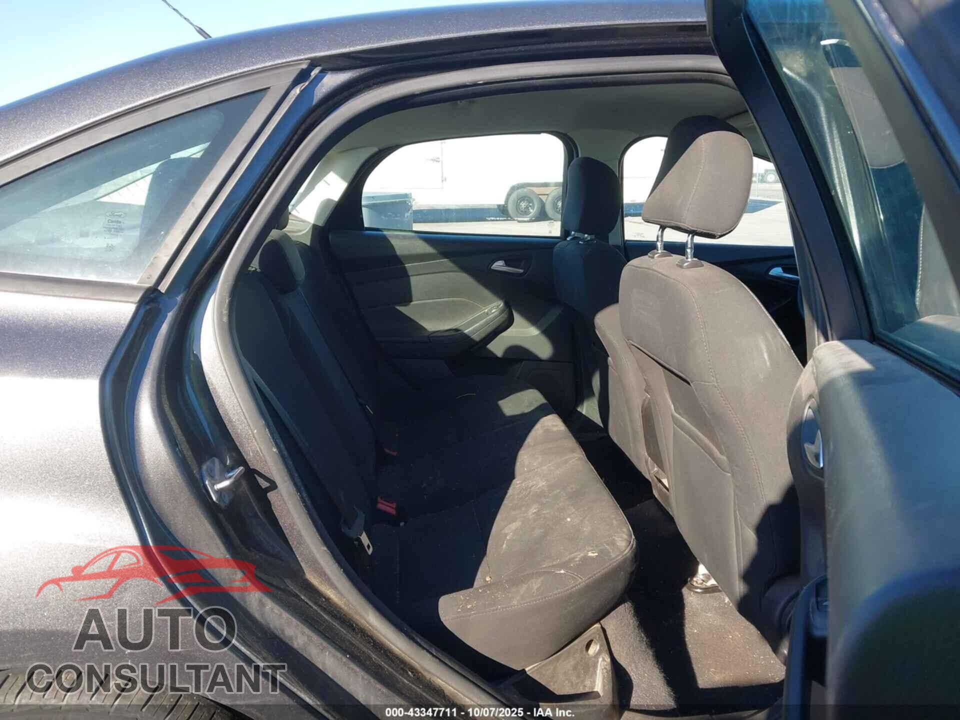 FORD FOCUS 2016 - 1FADP3F24GL324557