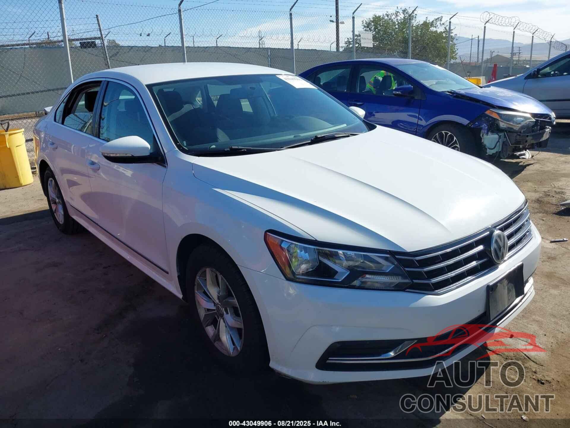 VOLKSWAGEN PASSAT 2017 - 1VWAT7A33HC010140