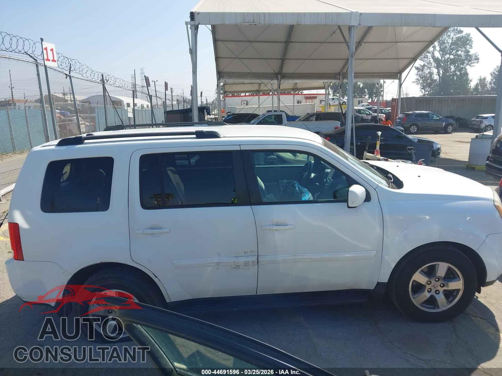 HONDA PILOT 2011 - 5FNYF3H44BB058305
