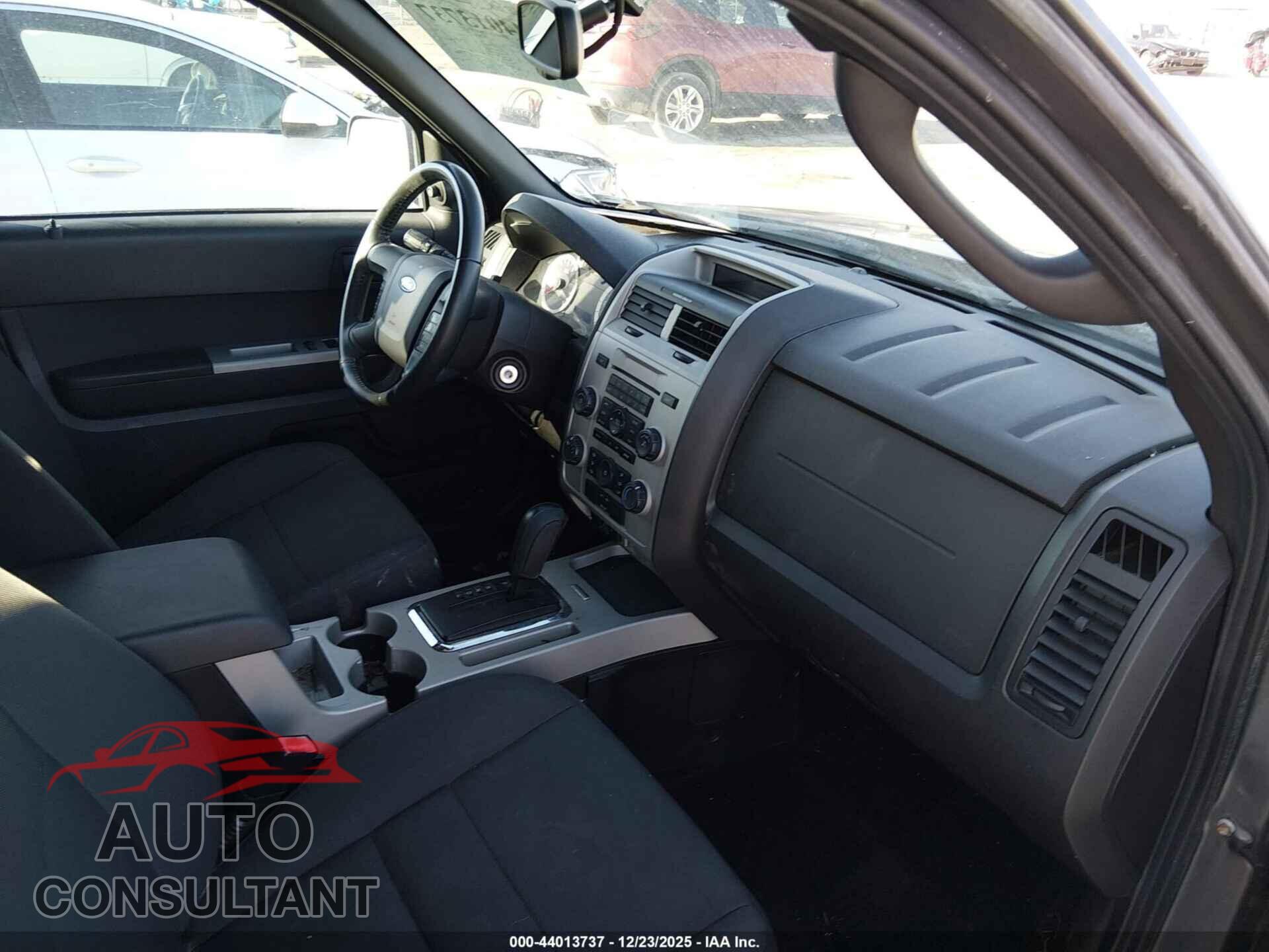 FORD ESCAPE 2011 - 1FMCU0D76BKC16611