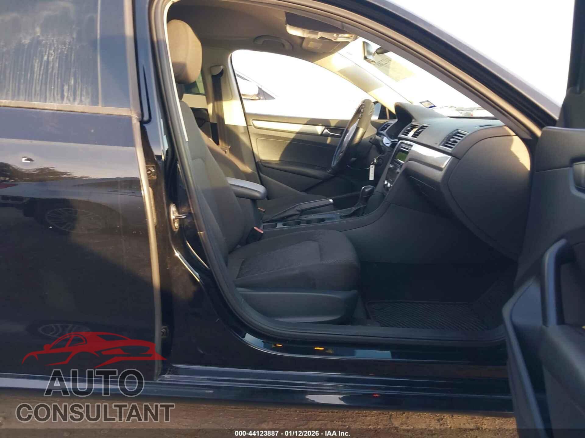 VOLKSWAGEN PASSAT 2012 - 1VWAP7A32CC072965