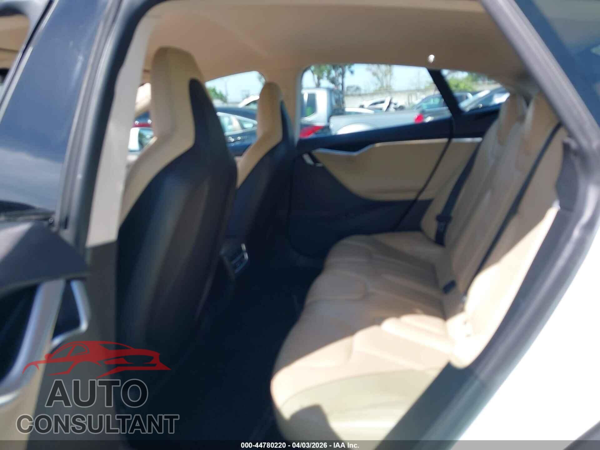 TESLA MODEL S 2013 - 5YJSA1AG2DFP13495