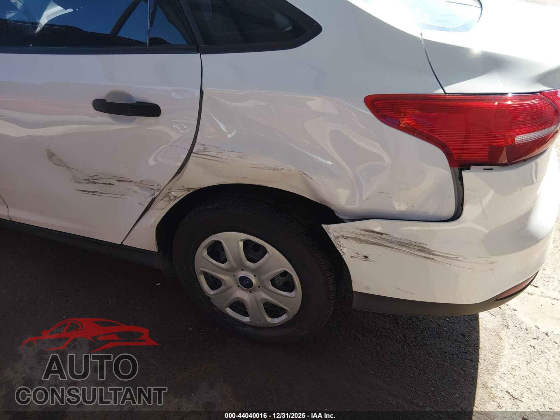FORD FOCUS 2017 - 1FADP3E24HL324965