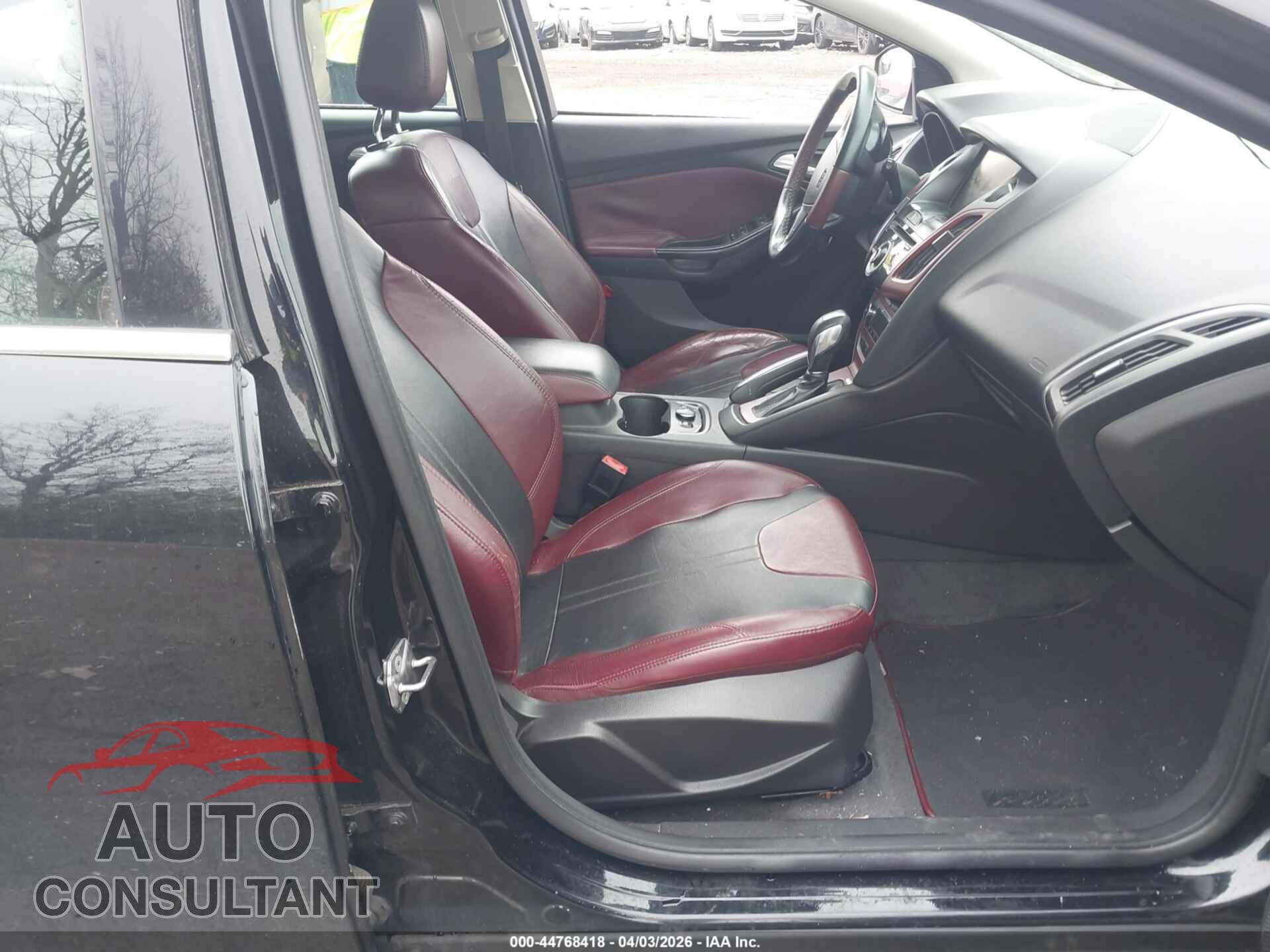 FORD FOCUS 2012 - 1FAHP3N21CL229077